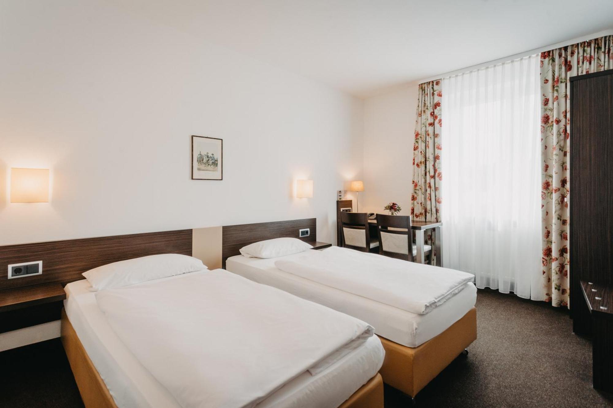 Hirschenwirt Hotel Eichstatt Luaran gambar